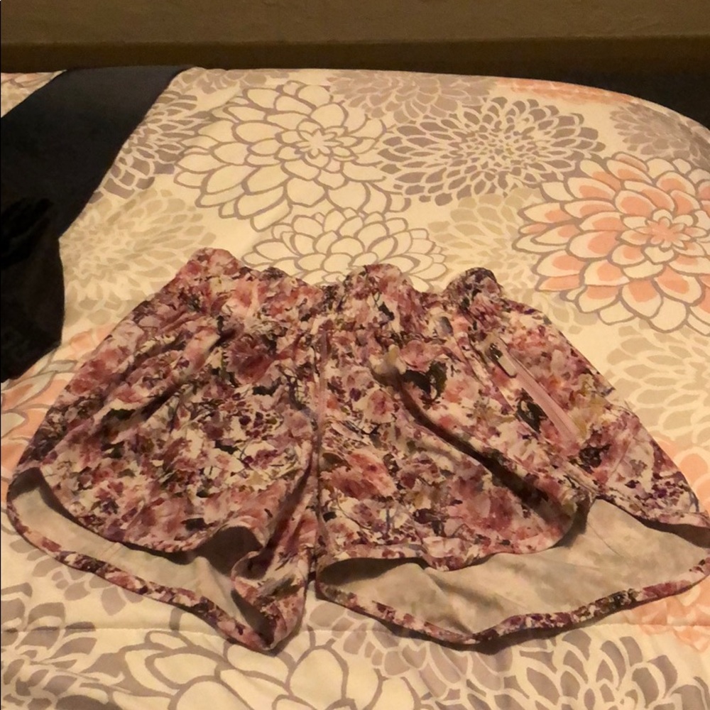 Like new Lululemon speed up shorts 2.5in